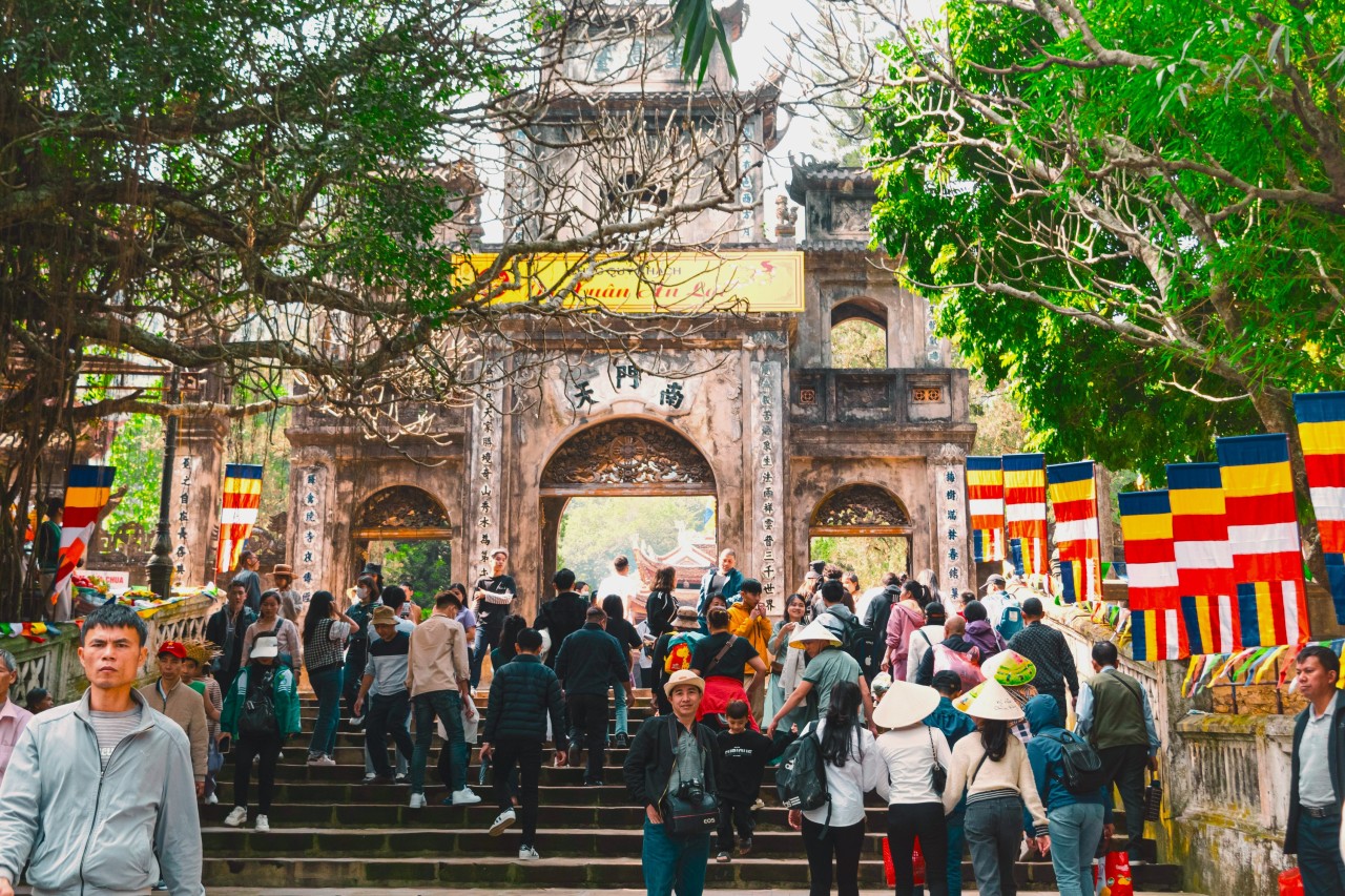 Huong Pagoda Tour Full-day