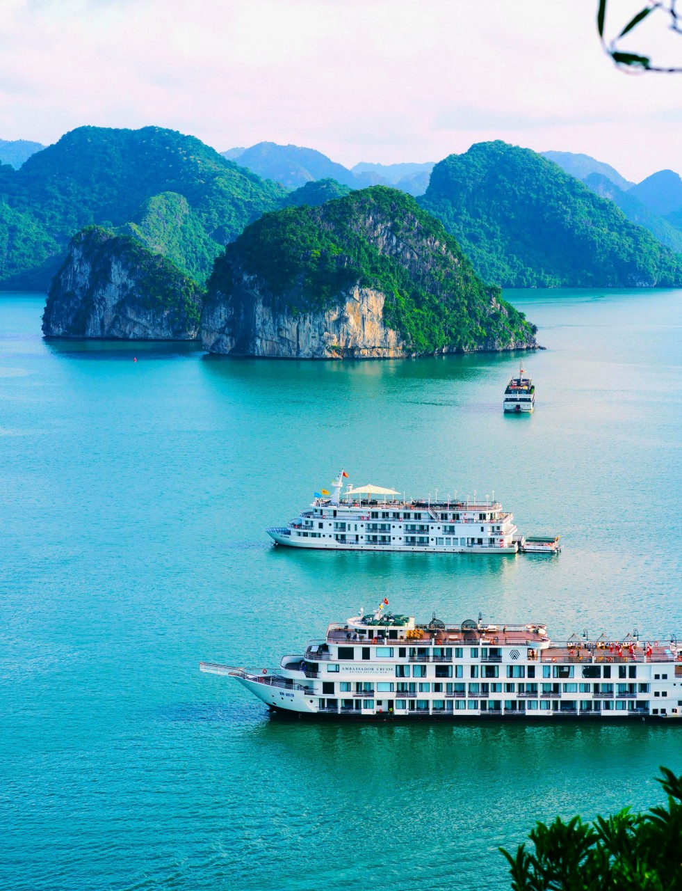 Halong Bay Full-day Deluxe Cruise